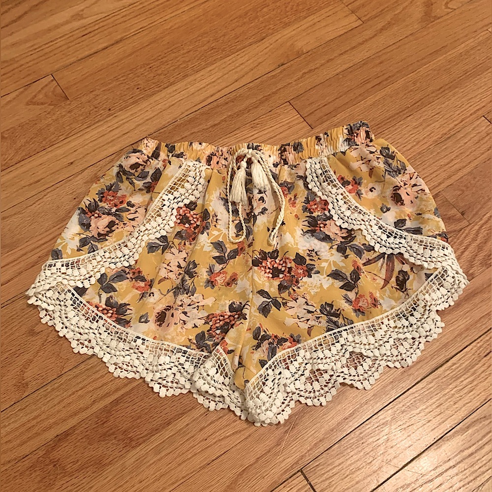Soft shorts with lace details